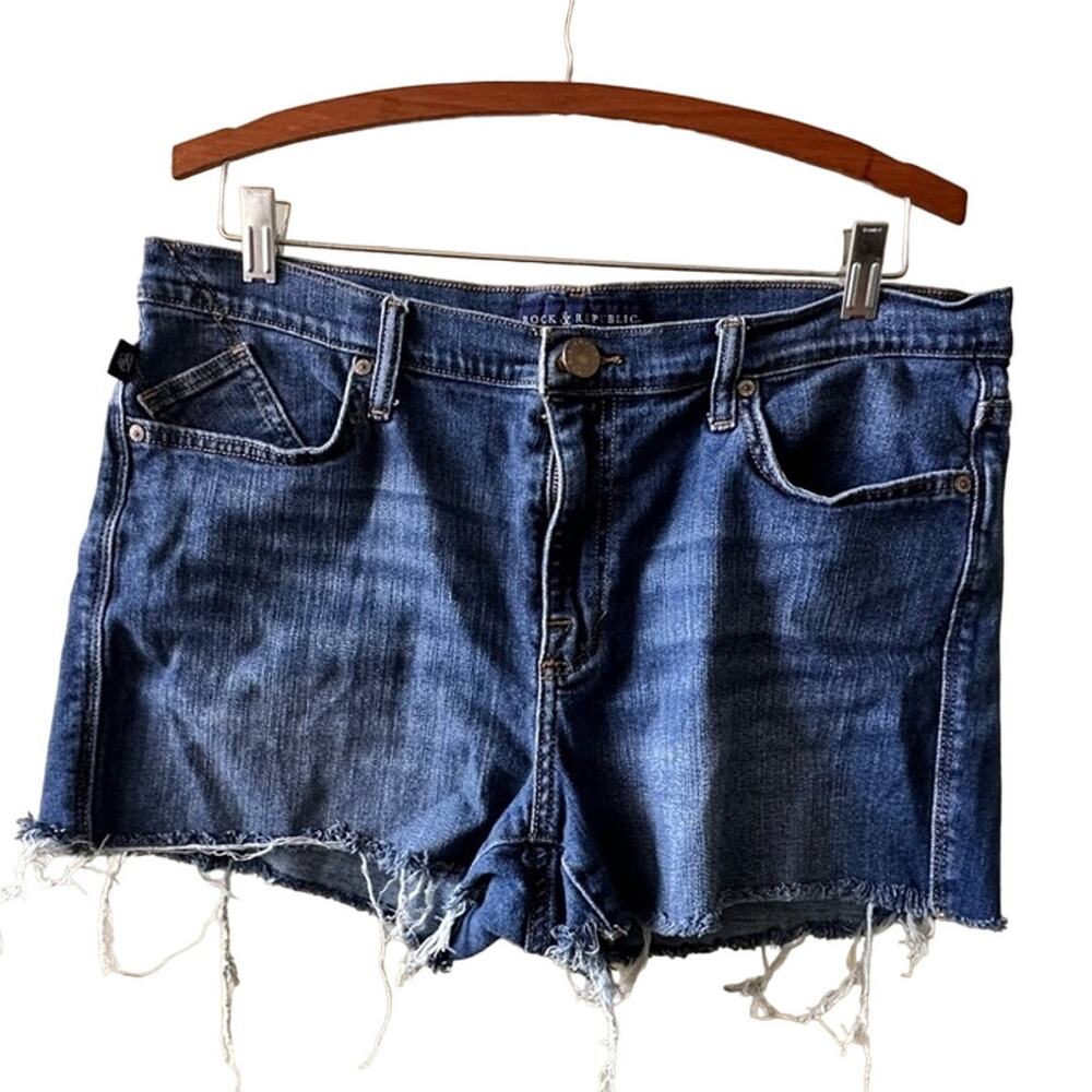 Rock and Republic Distressed Jean Shorts Ripped leg seam Size 16 Classic Raw Hem